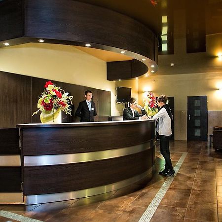 Hotel Monttis Sucha Beskidzka Exteriör bild