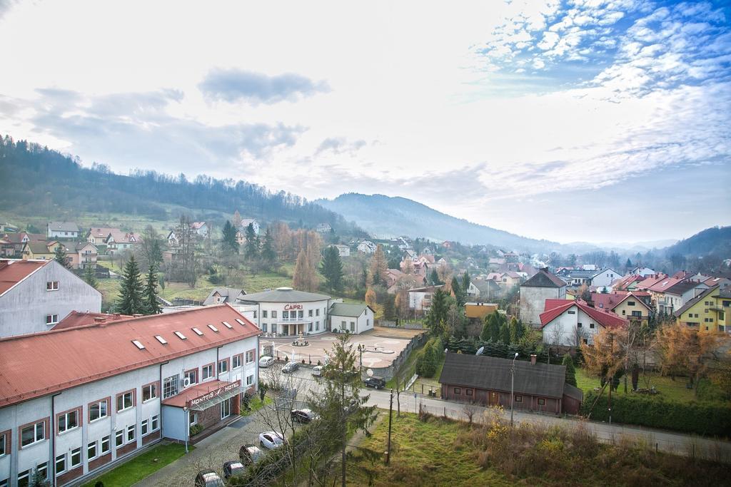 Hotel Monttis Sucha Beskidzka Exteriör bild