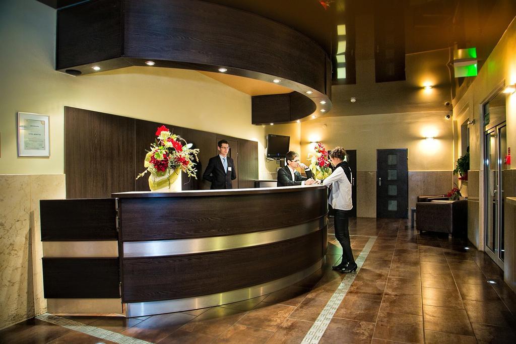 Hotel Monttis Sucha Beskidzka Exteriör bild