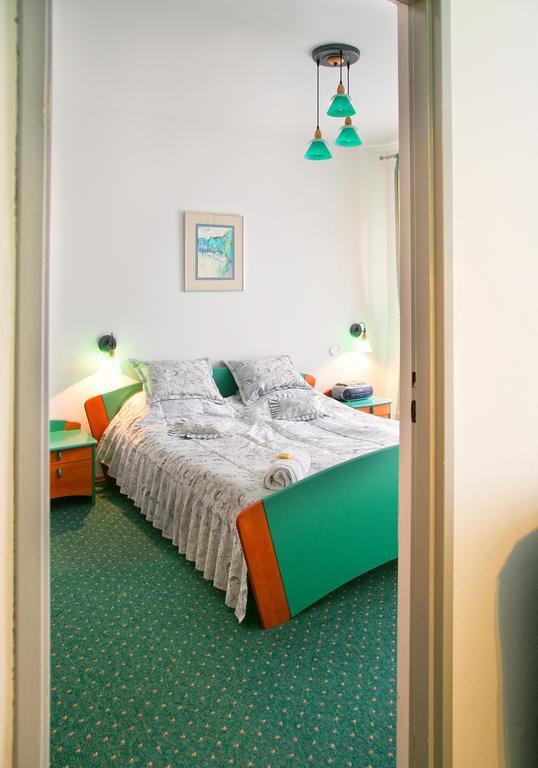 Hotel Monttis Sucha Beskidzka Exteriör bild