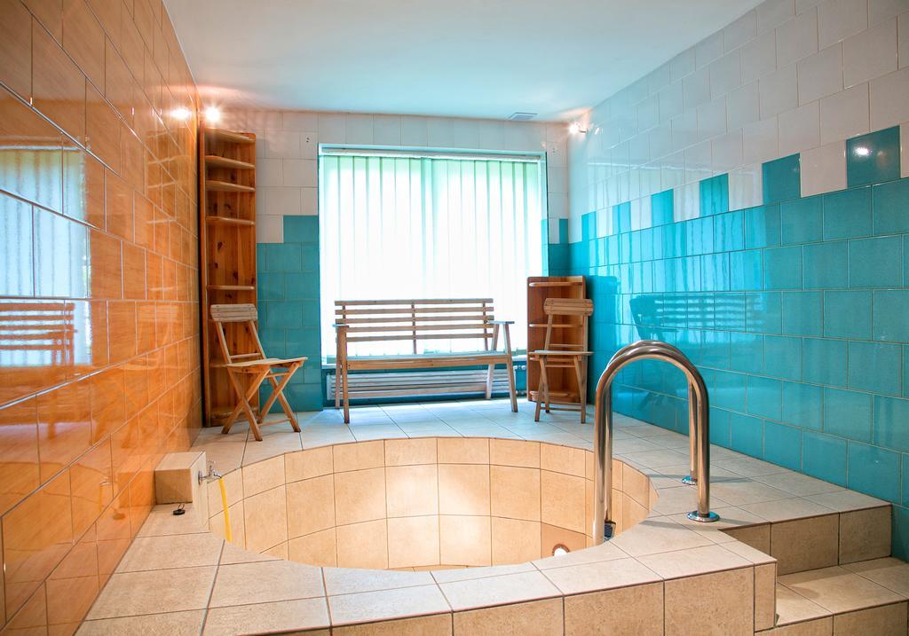 Hotel Monttis Sucha Beskidzka Exteriör bild