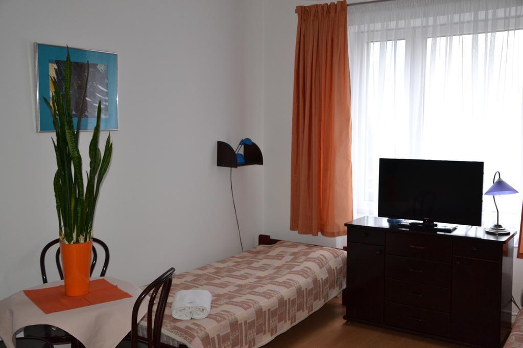 Hotel Monttis Sucha Beskidzka Exteriör bild