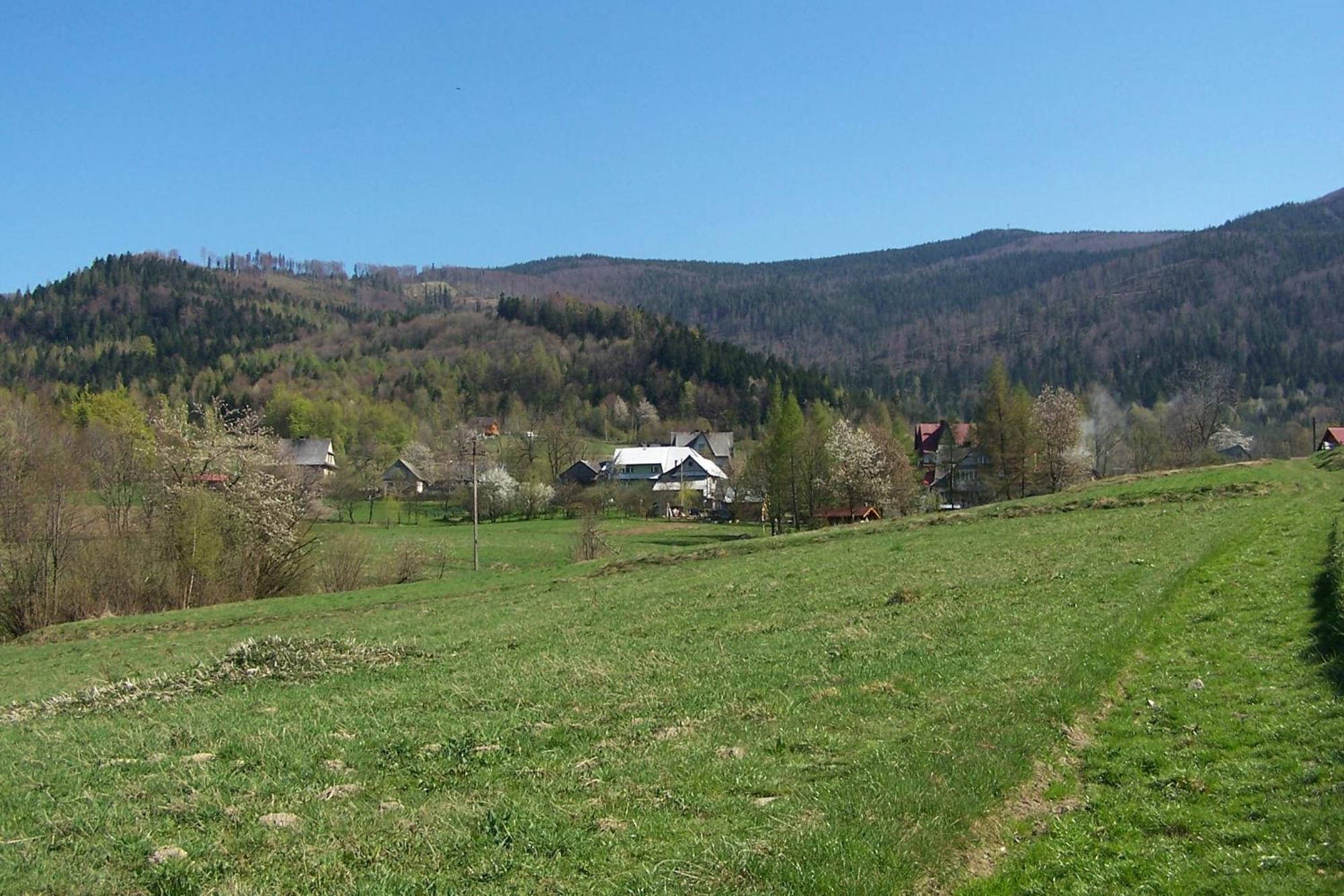 Hotel Monttis Sucha Beskidzka Exteriör bild