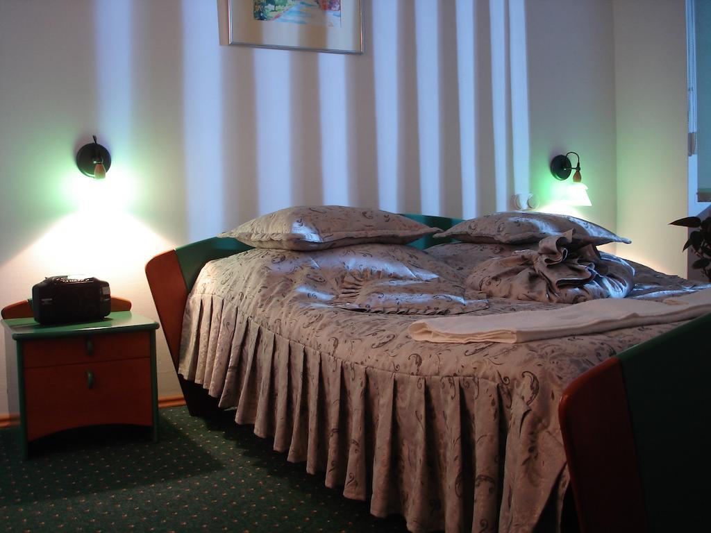 Hotel Monttis Sucha Beskidzka Exteriör bild