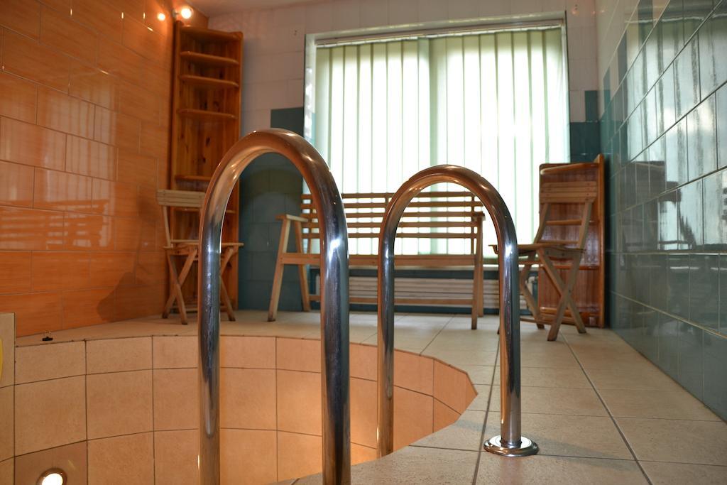 Hotel Monttis Sucha Beskidzka Exteriör bild