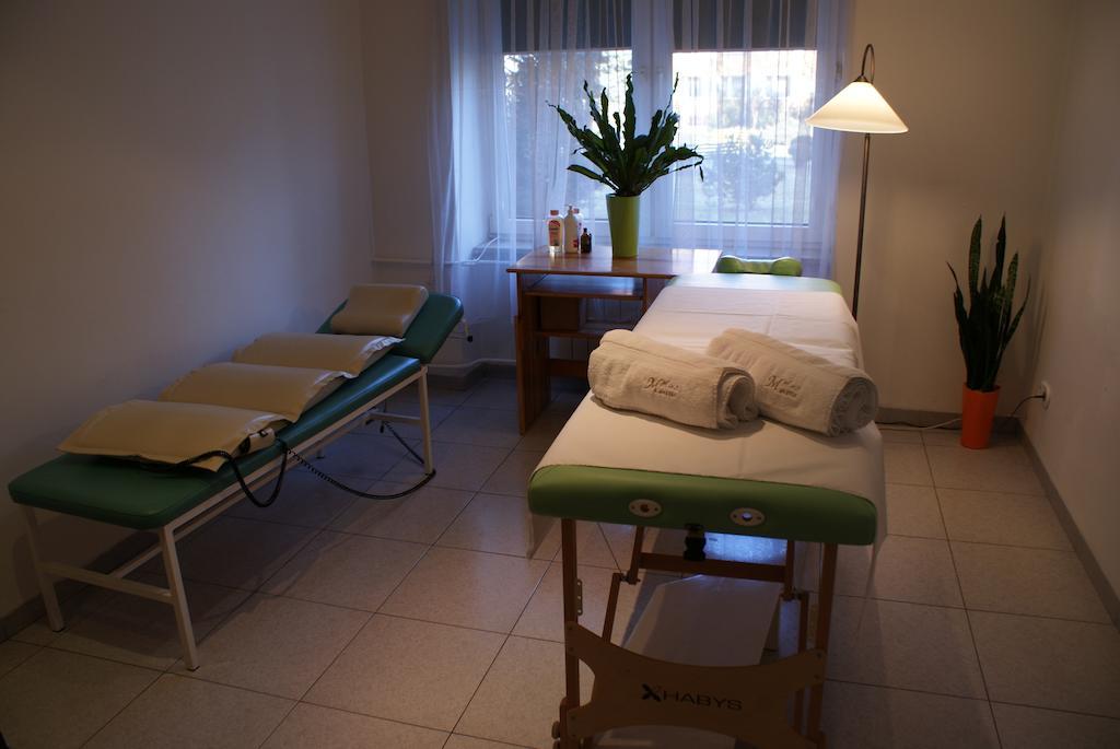 Hotel Monttis Sucha Beskidzka Exteriör bild